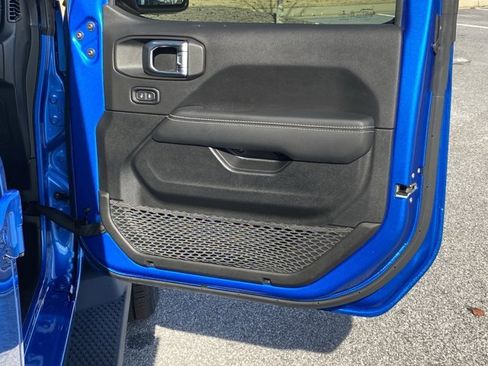 Used 2022 Jeep Wrangler Unlimited Sahara w/ Cold Weather Group image 29