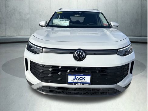 New 2026 Volkswagen Tiguan SE image 8