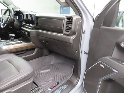 Used 2025 Chevrolet Silverado 1500 RST AWD/4WD image 39
