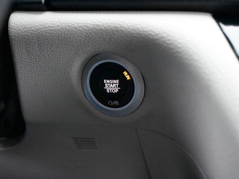 Used 2024 Chrysler Pacifica Limited image 21