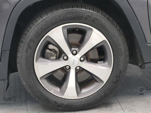 Used 2020 Jeep Cherokee Limited image 31