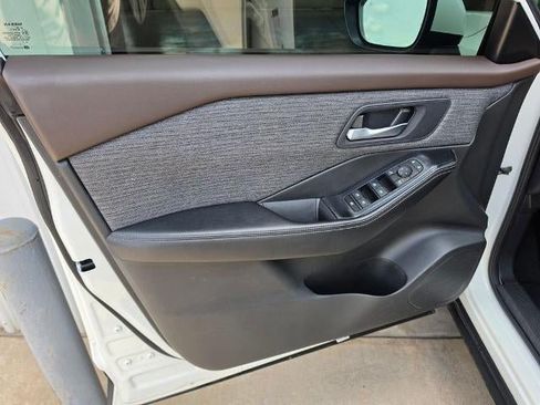 Used 2023 Nissan Rogue SV AWD/4WD image 14