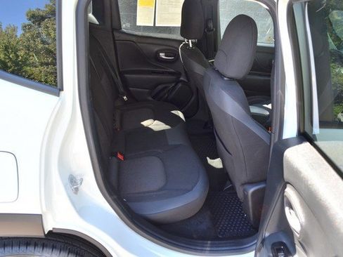 Used 2023 Jeep Renegade Latitude image 36