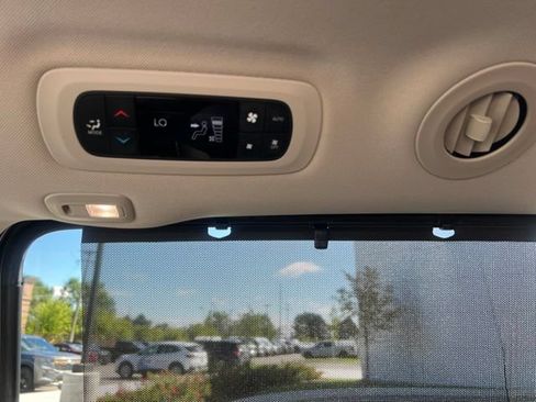 Used 2019 Chrysler Pacifica Limited FWD image 21