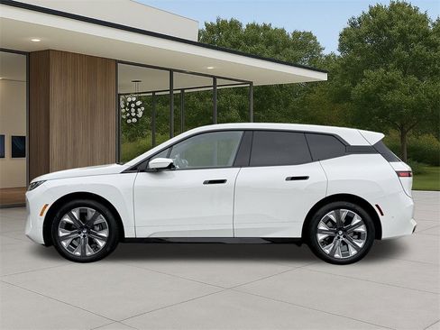 Used 2026 BMW iX xDrive45 w/ Premium Package image 12