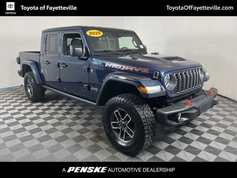 Used 2025 Jeep Gladiator Mojave image 17