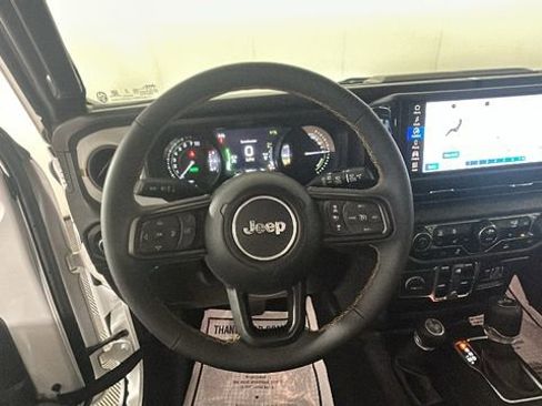 Used 2024 Jeep Wrangler Unlimited w/ Convenience Group AWD/4WD image 14