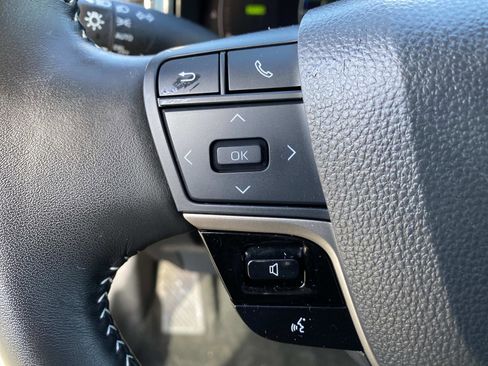 Used 2025 Toyota Camry SE image 16