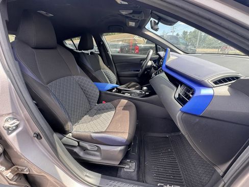 Used 2020 Toyota C-HR XLE FWD image 11