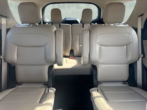 Used 2024 Ford Explorer XLT w/ Equipment Group 202A image 11