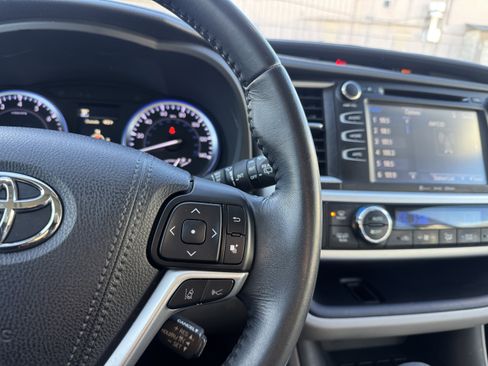 Certified 2018 Toyota Highlander XLE image 24