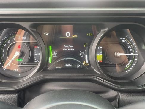 Used 2025 Jeep Wrangler Unlimited Sahara AWD/4WD image 16