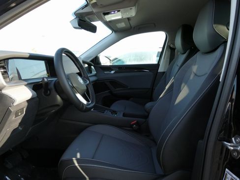 New 2025 Volkswagen Tiguan SE image 27