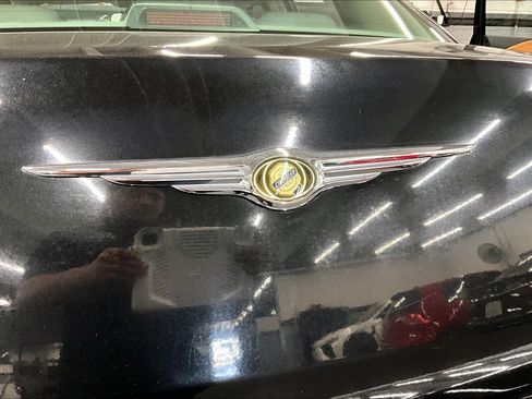 Used 2005 Chrysler 300 C w/ Navigation & Sound Group II RWD image 29