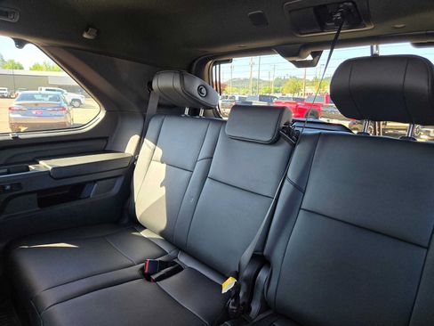 Used 2025 Toyota Sequoia Platinum AWD/4WD image 21