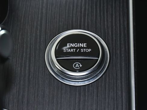 Used 2025 Mercedes-Benz C 300 4MATIC Sedan image 32