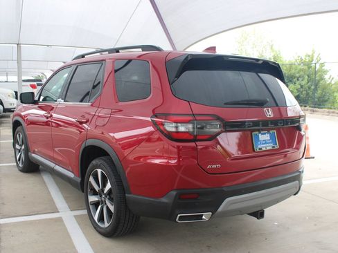 Used 2023 Honda Pilot Elite image 3