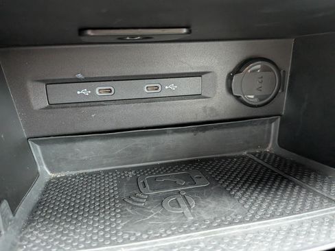 Certified 2024 Volkswagen Taos SE FWD image 21