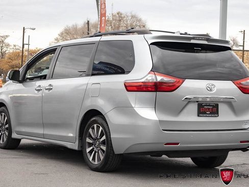 Used 2020 Toyota Sienna Limited image 18
