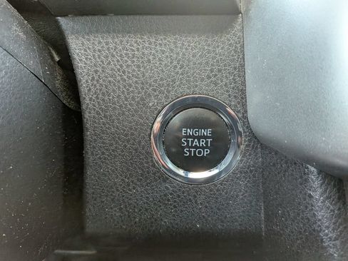 Used 2018 Toyota Highlander XLE FWD image 17