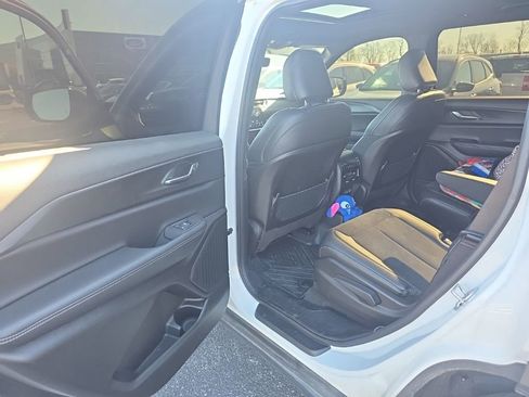 Used 2025 Jeep Grand Cherokee L Altitude image 7