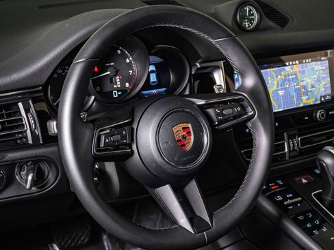 Certified 2026 Porsche Macan AWD/4WD image 18