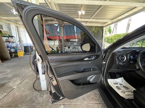 Used 2018 Alfa Romeo Stelvio AWD image 7