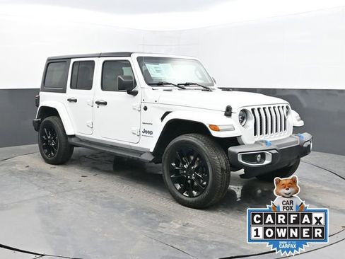 Used 2023 Jeep Wrangler Unlimited Sahara w/ Cold Weather Group image 9