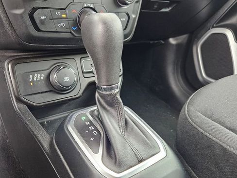 Used 2019 Jeep Renegade Latitude w/ Cold Weather Group image 14