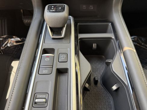Used 2025 Nissan Pathfinder SV FWD image 22