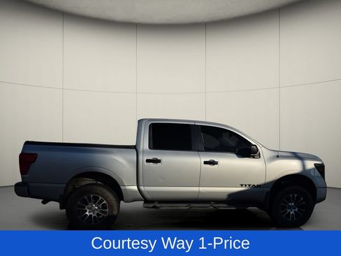 Used 2021 Nissan Titan SV w/ SV Convenience Package AWD/4WD image 9