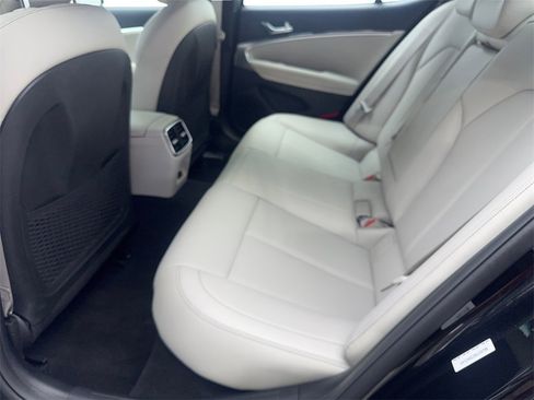 Used 2025 Genesis G70 2.5T image 33