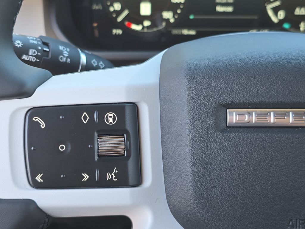 New 2026 Land Rover Defender 110 X-Dynamic SE AWD/4WD image 18