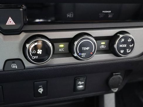 Used 2016 Toyota Tacoma TRD Sport w/ Towing Package RWD image 28