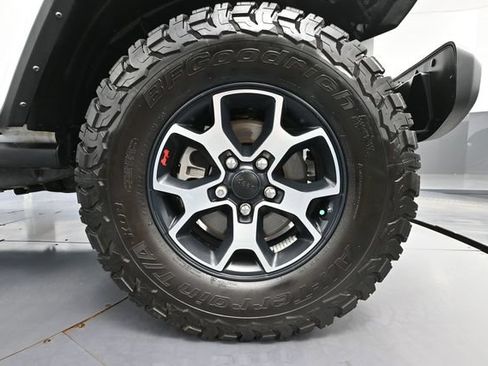 Used 2022 Jeep Wrangler Unlimited Rubicon w/ Cold Weather Group AWD/4WD image 16