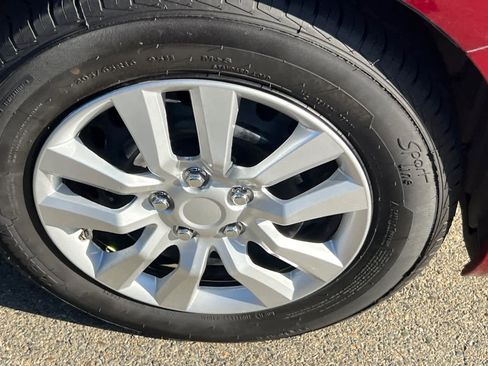 Used 2017 Toyota Camry LE FWD image 15