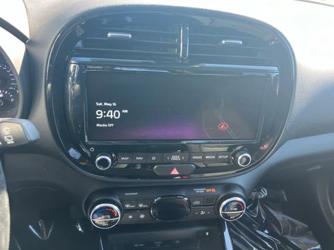 Used 2022 Kia Soul GT-Line FWD image 13