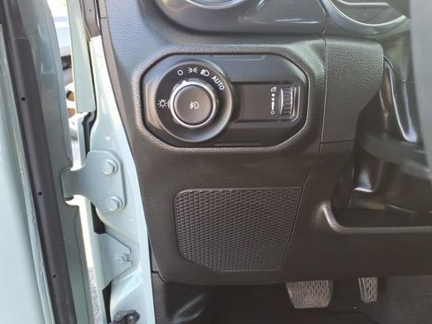 Used 2023 Jeep Wrangler Unlimited Sahara AWD/4WD image 16