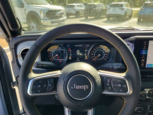 Used 2024 Jeep Wrangler Sahara image 18