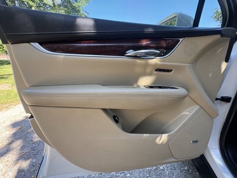 Used 2017 Cadillac XT5 Luxury w/ Driver Awareness Package FWD image 14