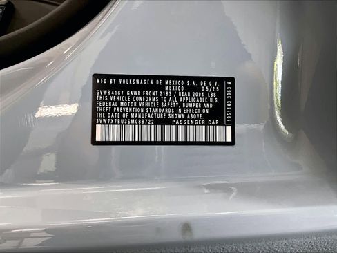 Used 2025 Volkswagen Jetta SE w/ Sunroof Package image 33