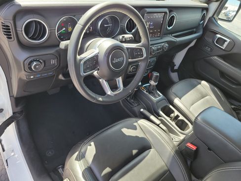 Used 2023 Jeep Wrangler Unlimited Sahara AWD/4WD image 13