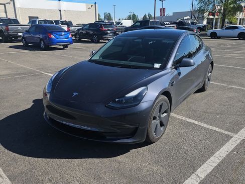 Used 2023 Tesla Model 3 Standard Range image 1
