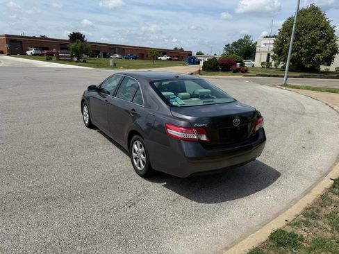 Used 2010 Toyota Camry LE FWD image 3