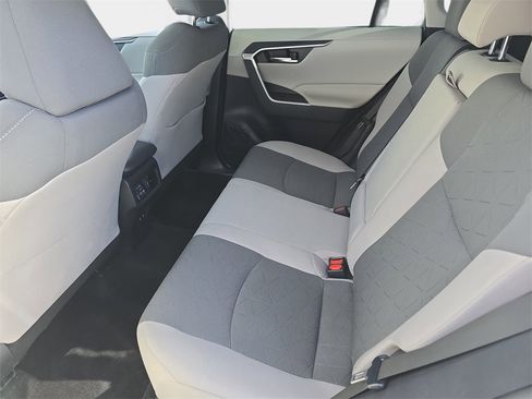 Used 2019 Toyota RAV4 XLE w/ Convenience Package image 17