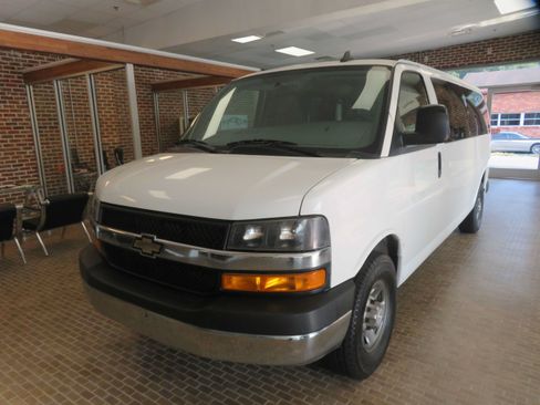 Used 2018 Chevrolet Express 3500 LT w/ LT Preferred Equipment Group RWD image 69