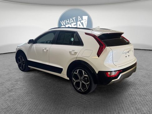 Certified 2023 Kia Niro EX Touring FWD image 6