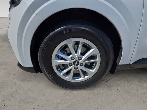 Used 2023 Kia Carnival LX w/ Paint Protection Package FWD image 14