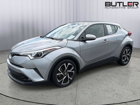 Used 2018 Toyota C-HR XLE FWD image 2