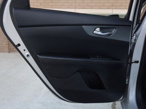 Used 2019 Kia Forte LXS FWD image 16